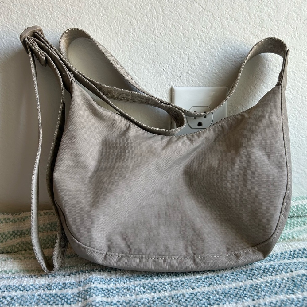 BAGGU Small Nylon Crescent Bag(Dove)